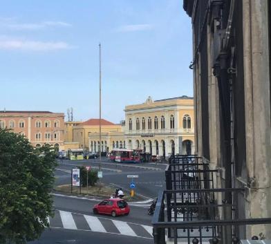 Binario 8 Catania Stazione Centrale Luaran gambar