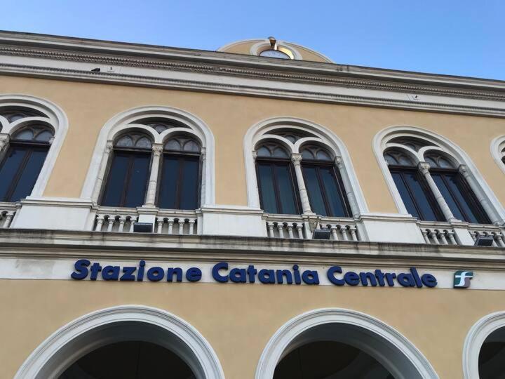 Binario 8 Catania Stazione Centrale Luaran gambar