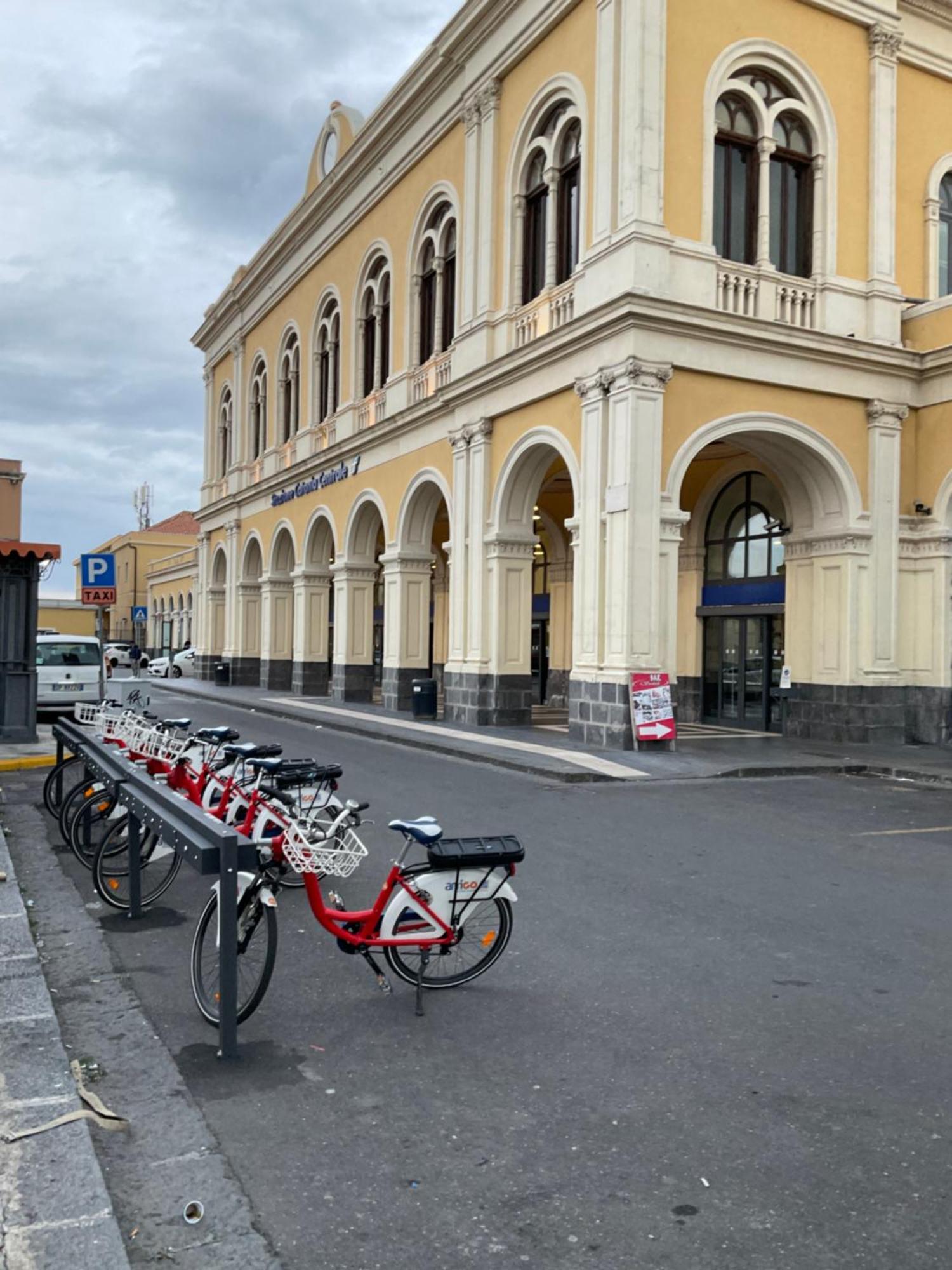 Binario 8 Catania Stazione Centrale Luaran gambar